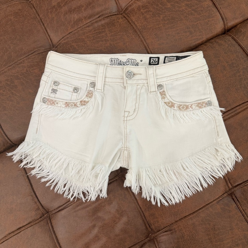 NWOT Miss Me Women's Ivory White Fringe Jean Shorts Size 26 - Picture 5 of 8